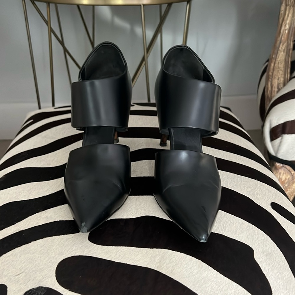 Vince woman’s leather heals